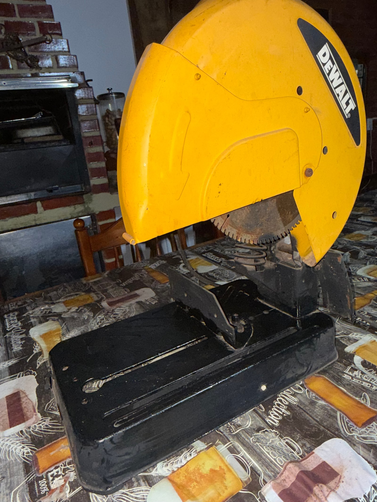 Máquina cortadora DeWALT